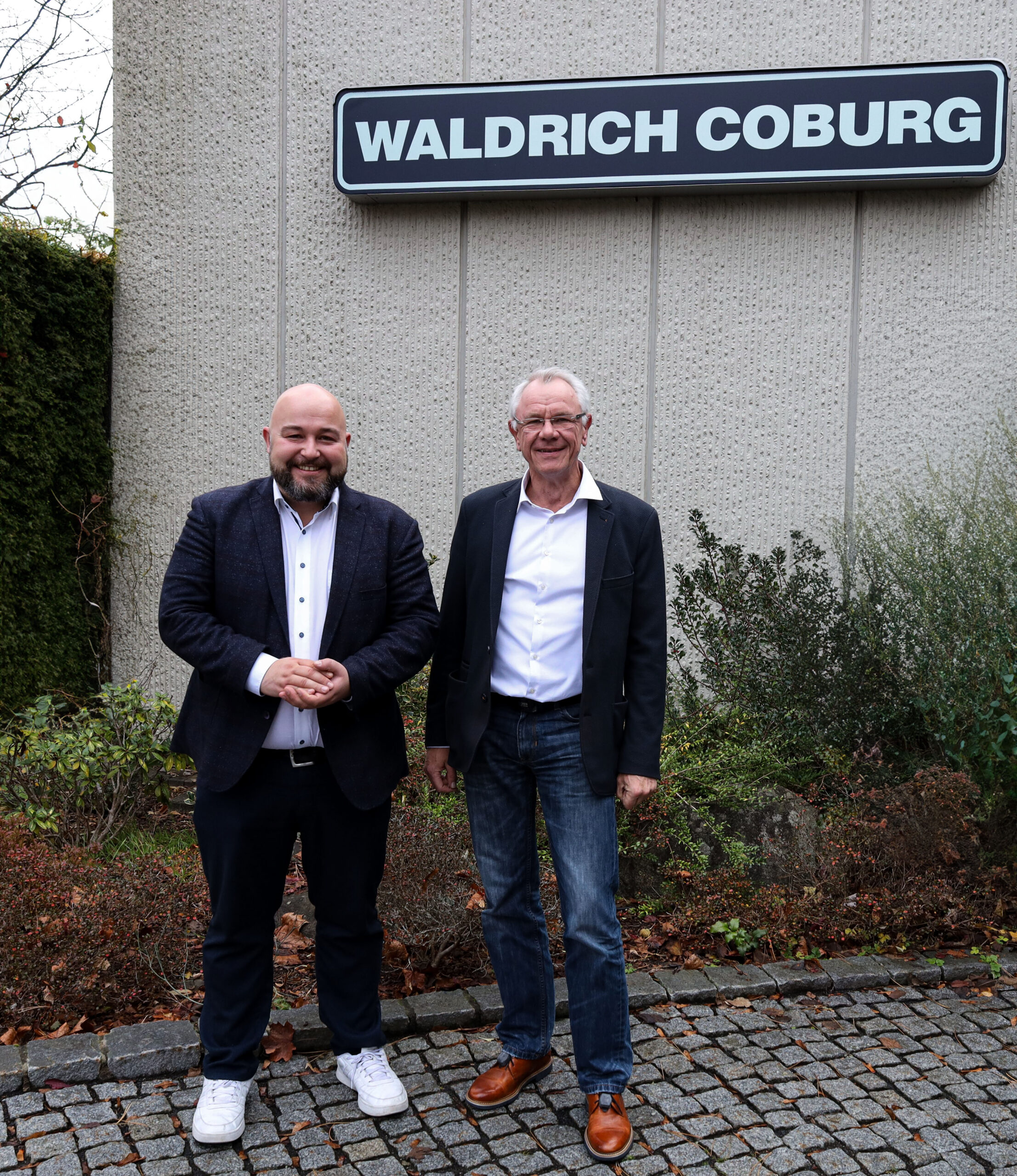 Dr. Geissler und Klaus Bühring sprechen über Transportgenehmigungen